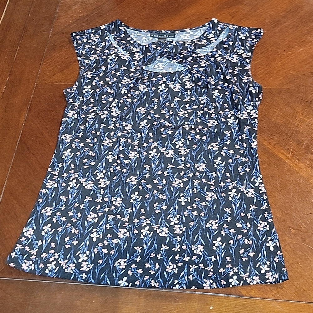 (J14) Attention size Small woman top